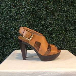 Michael Kors “Luggage” Carla Heel (Sz 7)